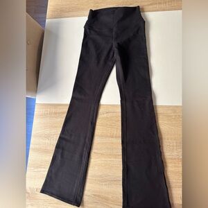 Alo yoga black flare leggings. Airbrush material. Used like new size small.